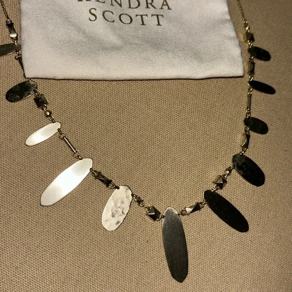 Kendra Scott necklace - Picture 4 of 4